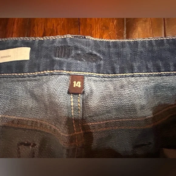 Kut from the Kloth Natalie Bermuda Medium Wash Denim Shorts Women's Size 14 - Picture 3 of 8